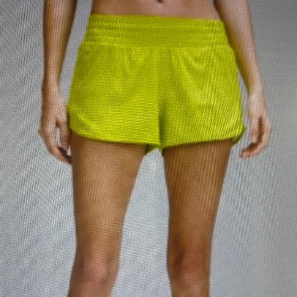 Lululemon Hotty Hot 2.5” Shorts